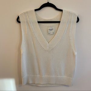 Abercrombie | White Sweater Vest NWOT
